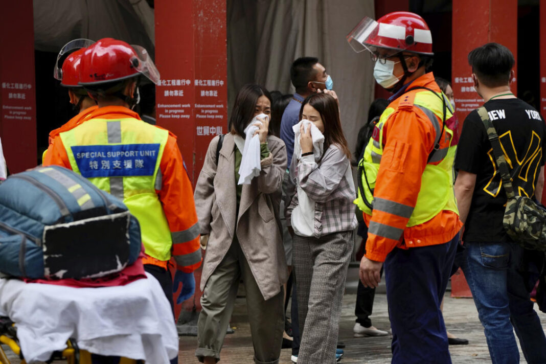 Major fire traps dozens in Hong Kong skyscraper, 12 injured