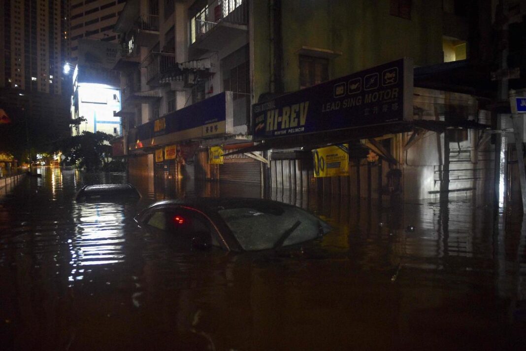 Floods in Malaysia displace over 22,000 people