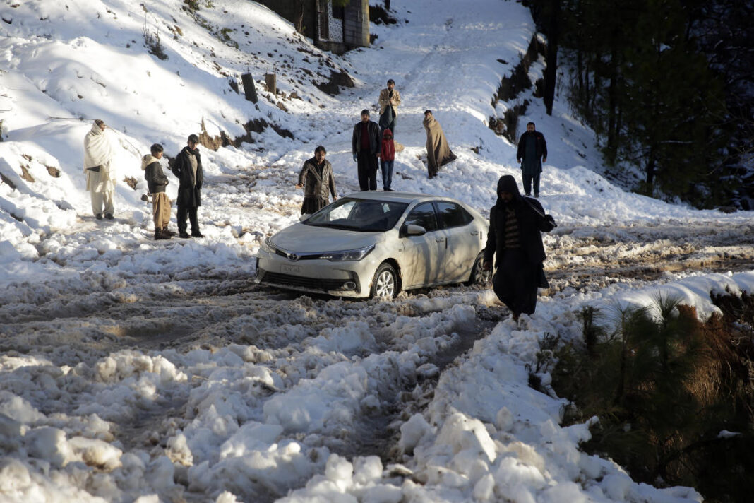 Army clears roads around snow-bound Pakistan town after deadly blizzard