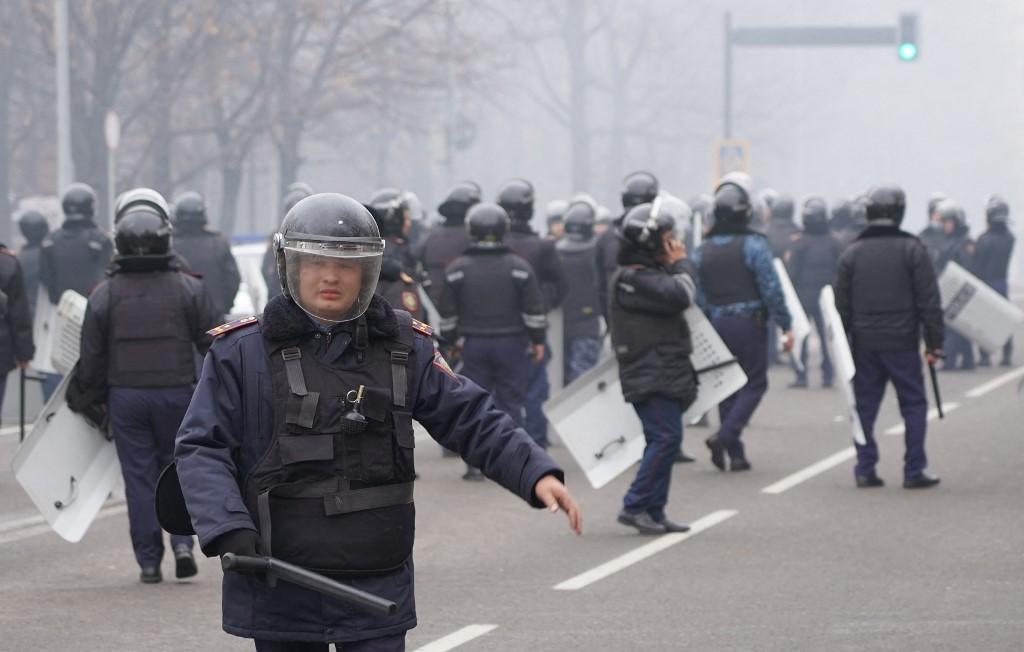 Kazakhstan says 5,800 detained in week of protests