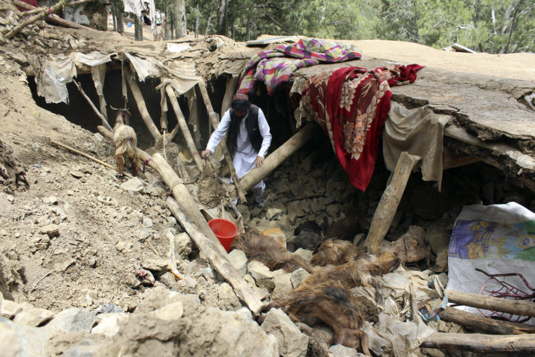 Afghan authorities scramble to reach earthquake zone, toll at 1,000 dead